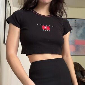 Black suisse cropped tee